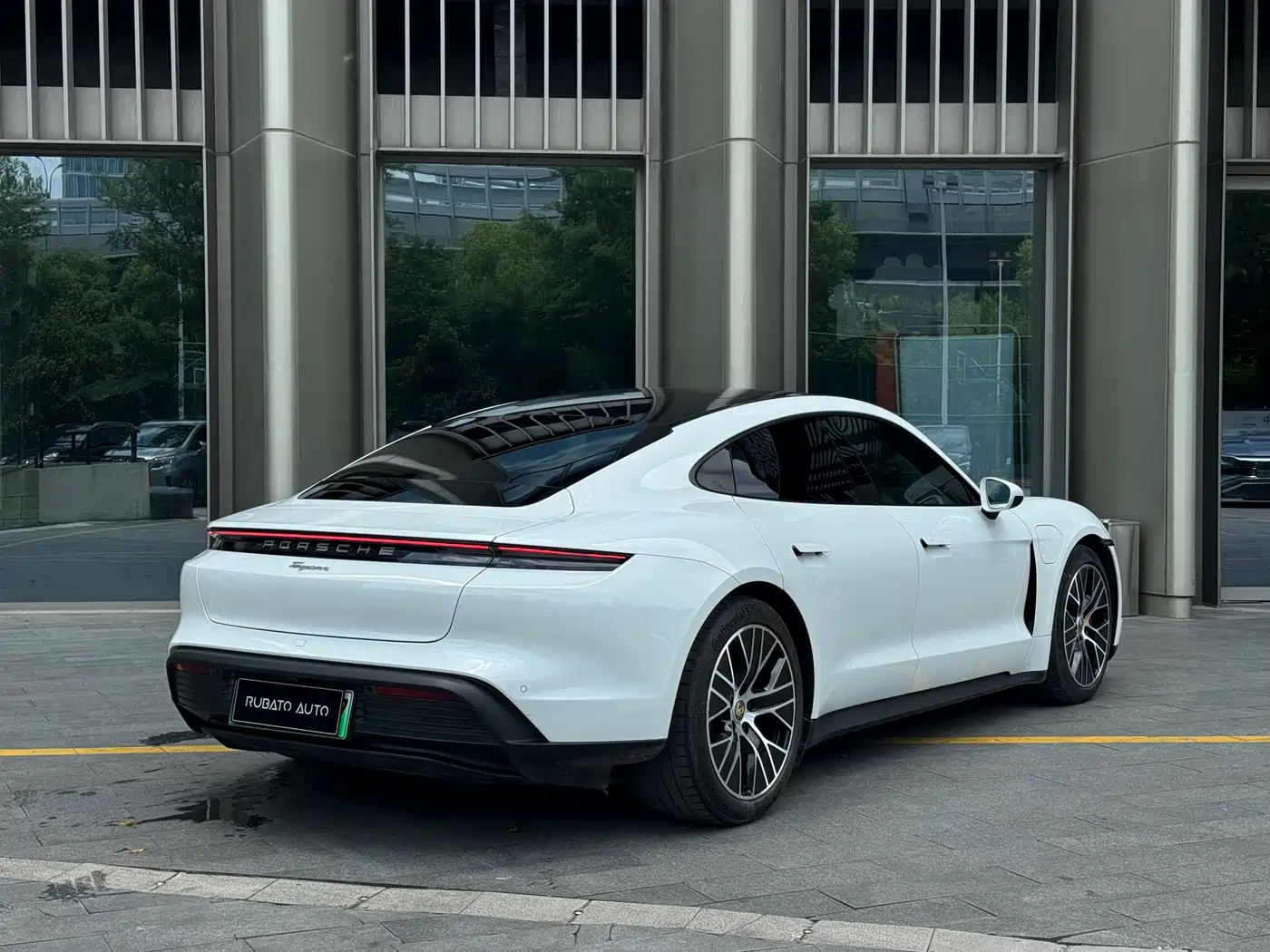Porsche Taycan 2020 Taycan фото 3