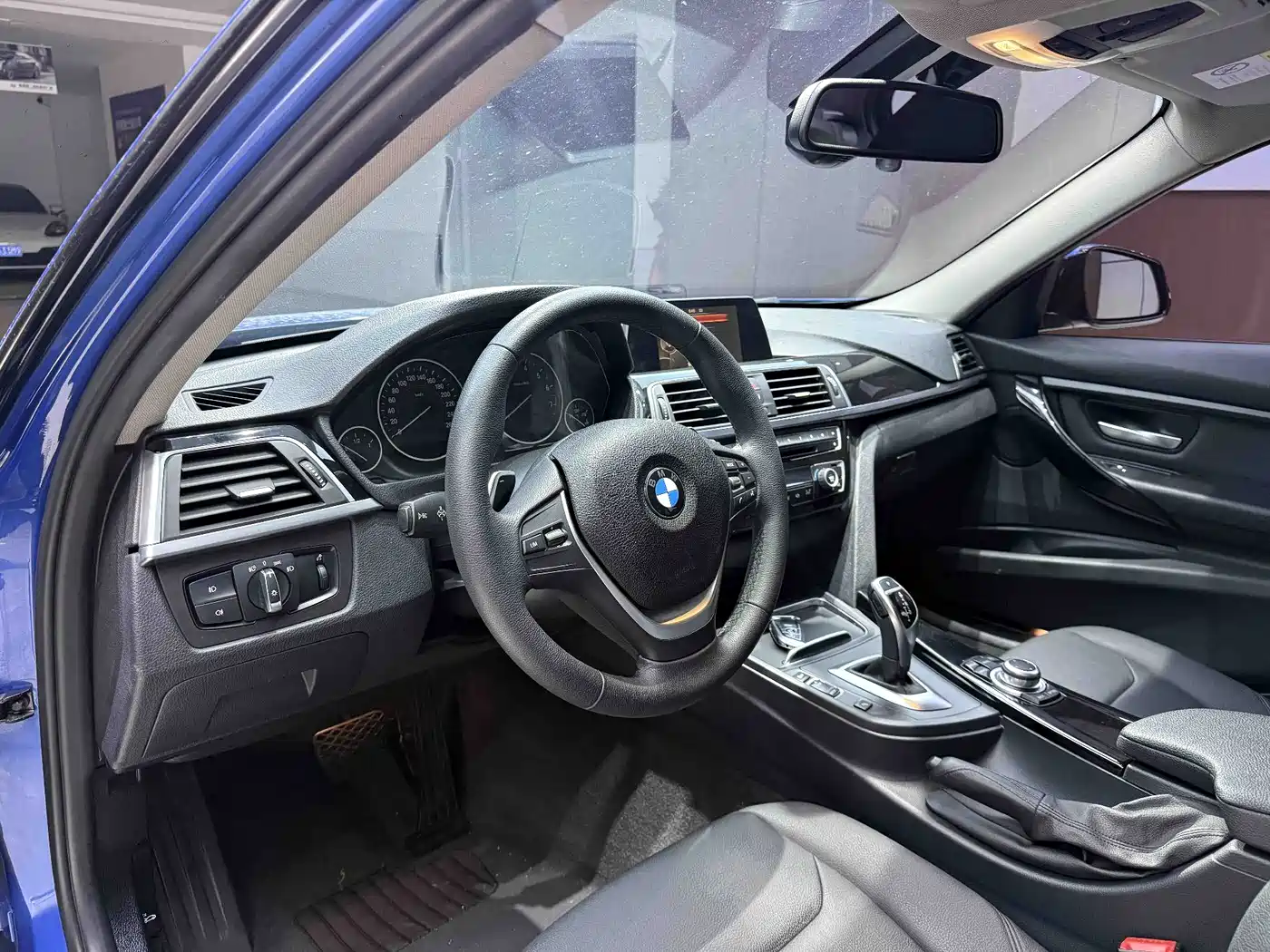 BMW 3 Series 2017 320Li M Sport фото 10