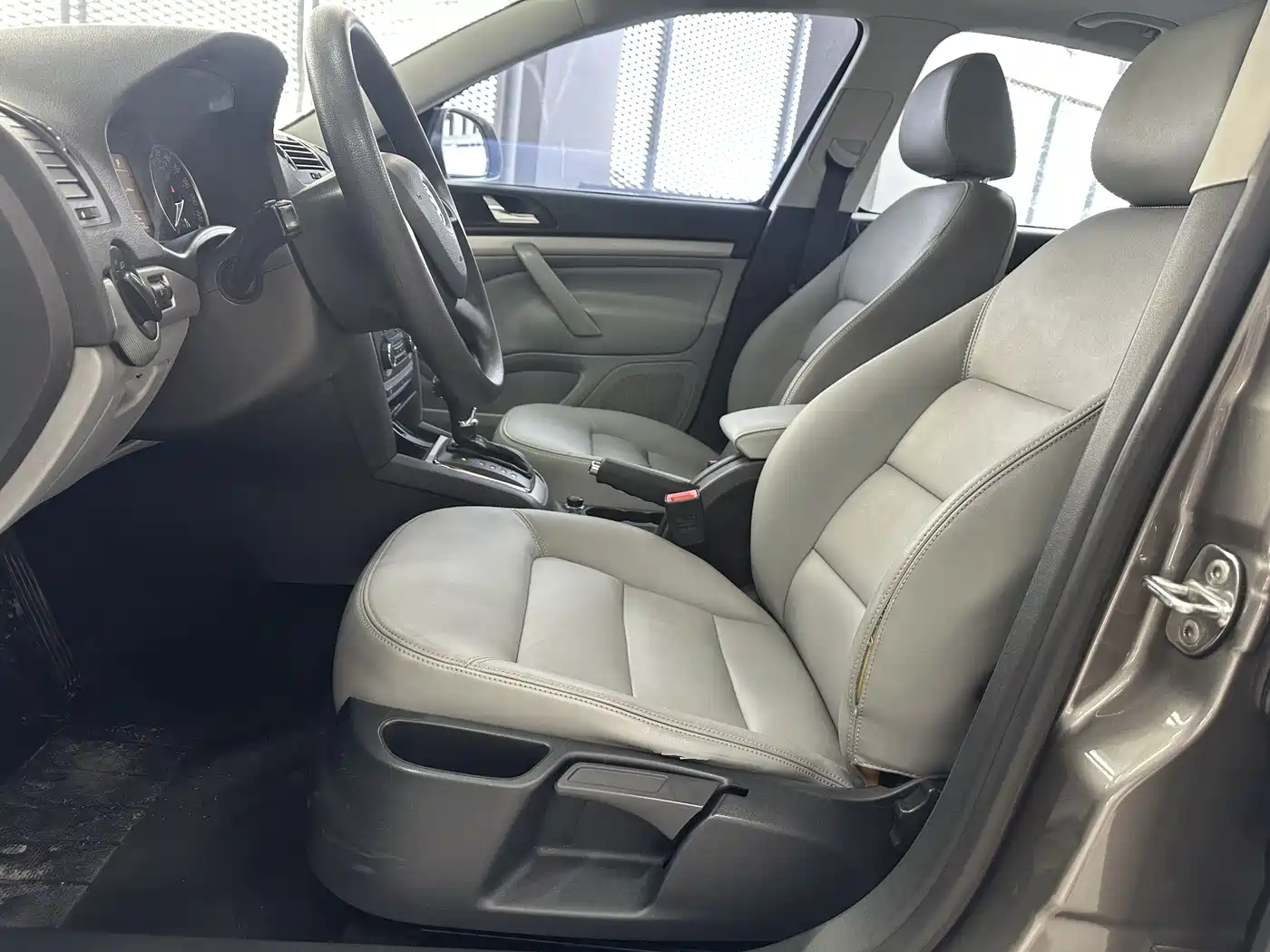 Škoda Octavia 2014 1.6L Auto Yijun Edition фото 4