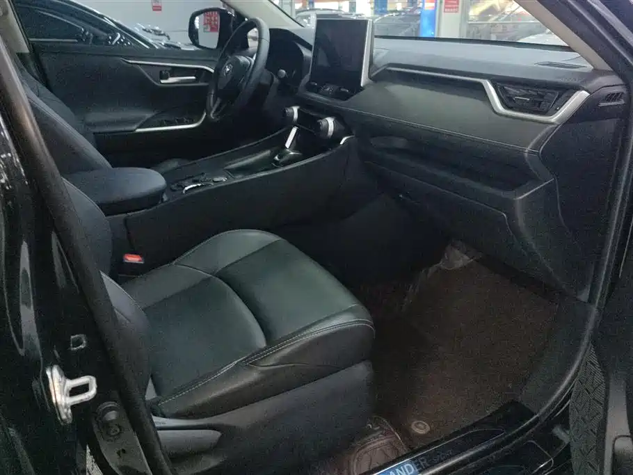 Toyota Wildlander 2022 2.0L CVT AWD Luxury PLUS Edition фото 8