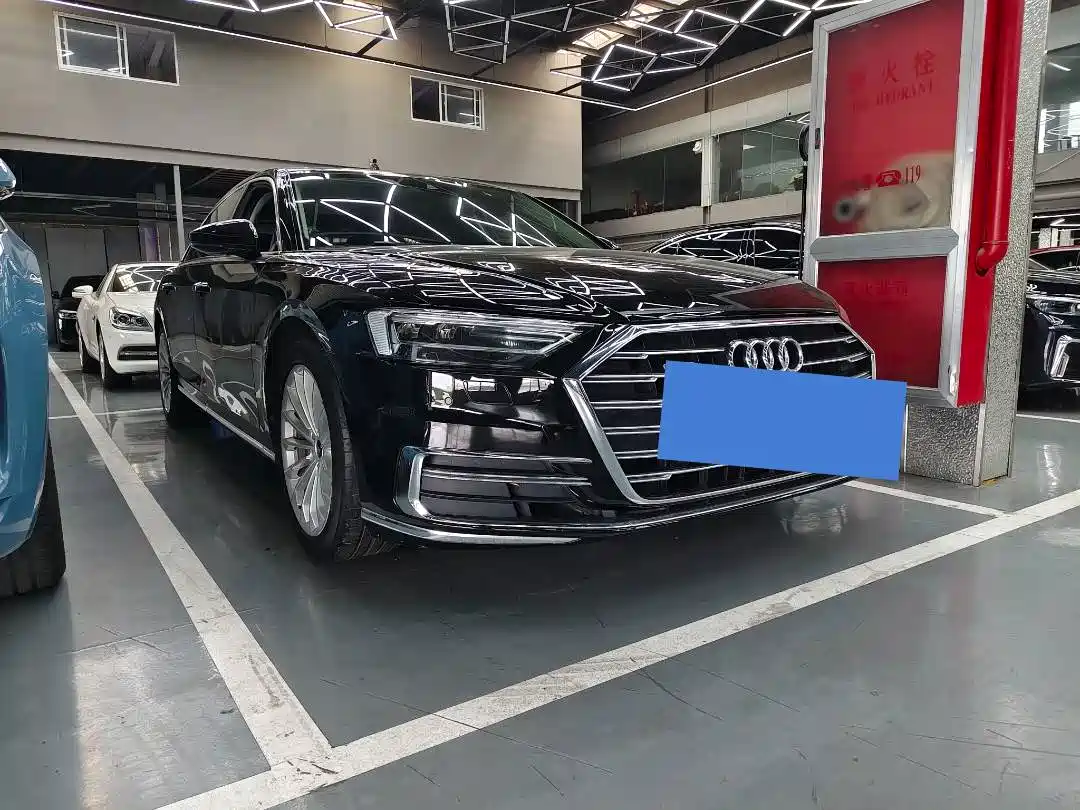 AUDI A8