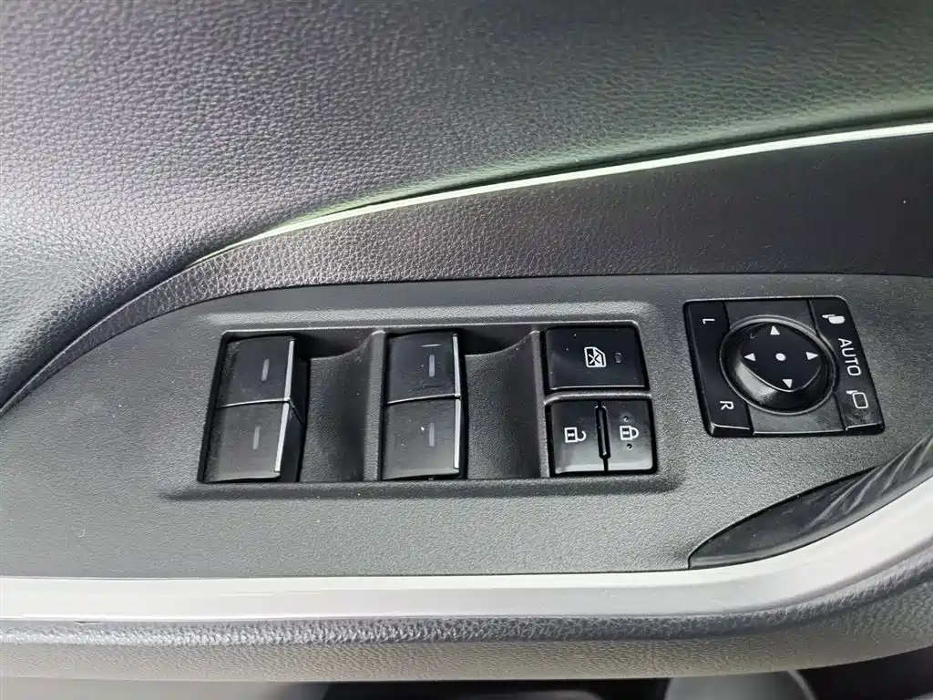 Toyota Wildlander 2023 Hybrid 2.5L E-CVT FWD Luxury PLUS Edition фото 9
