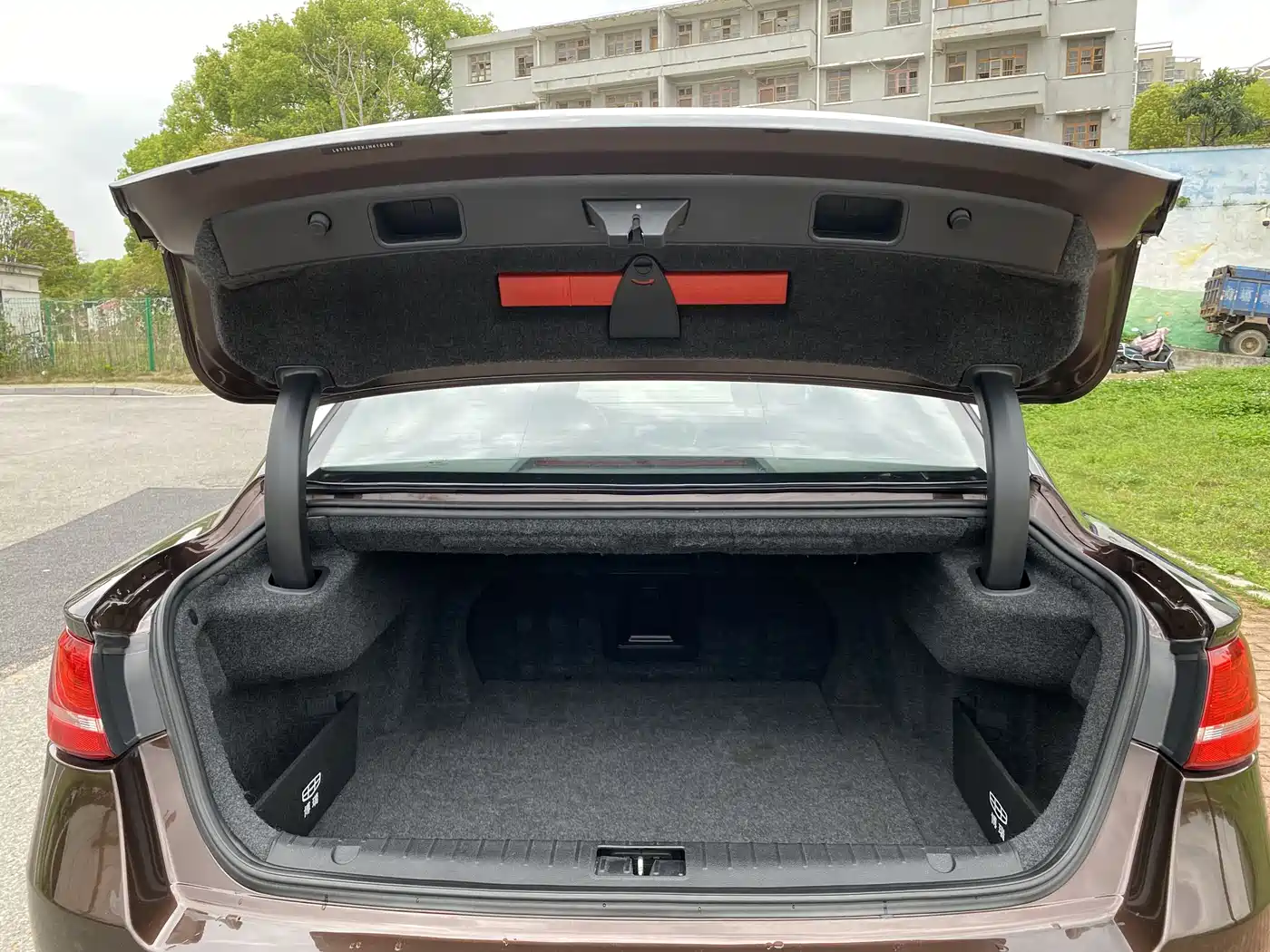 Фото 21 - Geely Borui