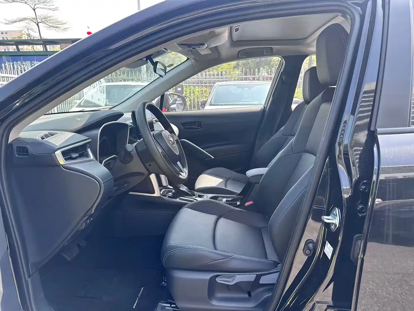 Toyota Frontlander 2024 2.0L CVT Leading Edition фото 3