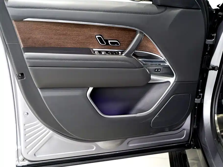 Land Rover Range Rover 2023 3.0 L6 360PS Golden Age Edition фото 25