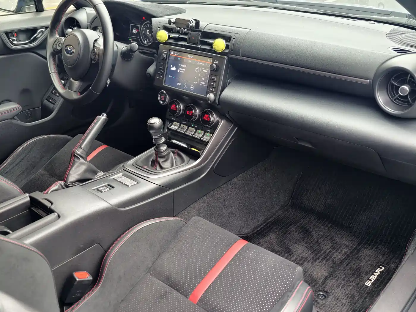 Subaru BRZ 2022 2.4L Manual фото 12