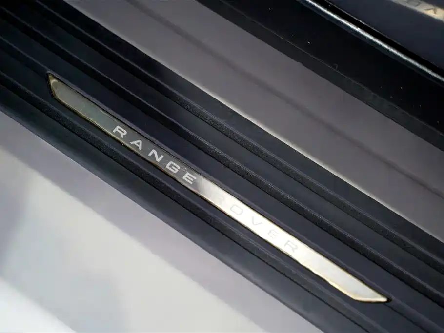 Land Rover Range Rover 2023 3.0 L6 360PS Golden Age Edition фото 35