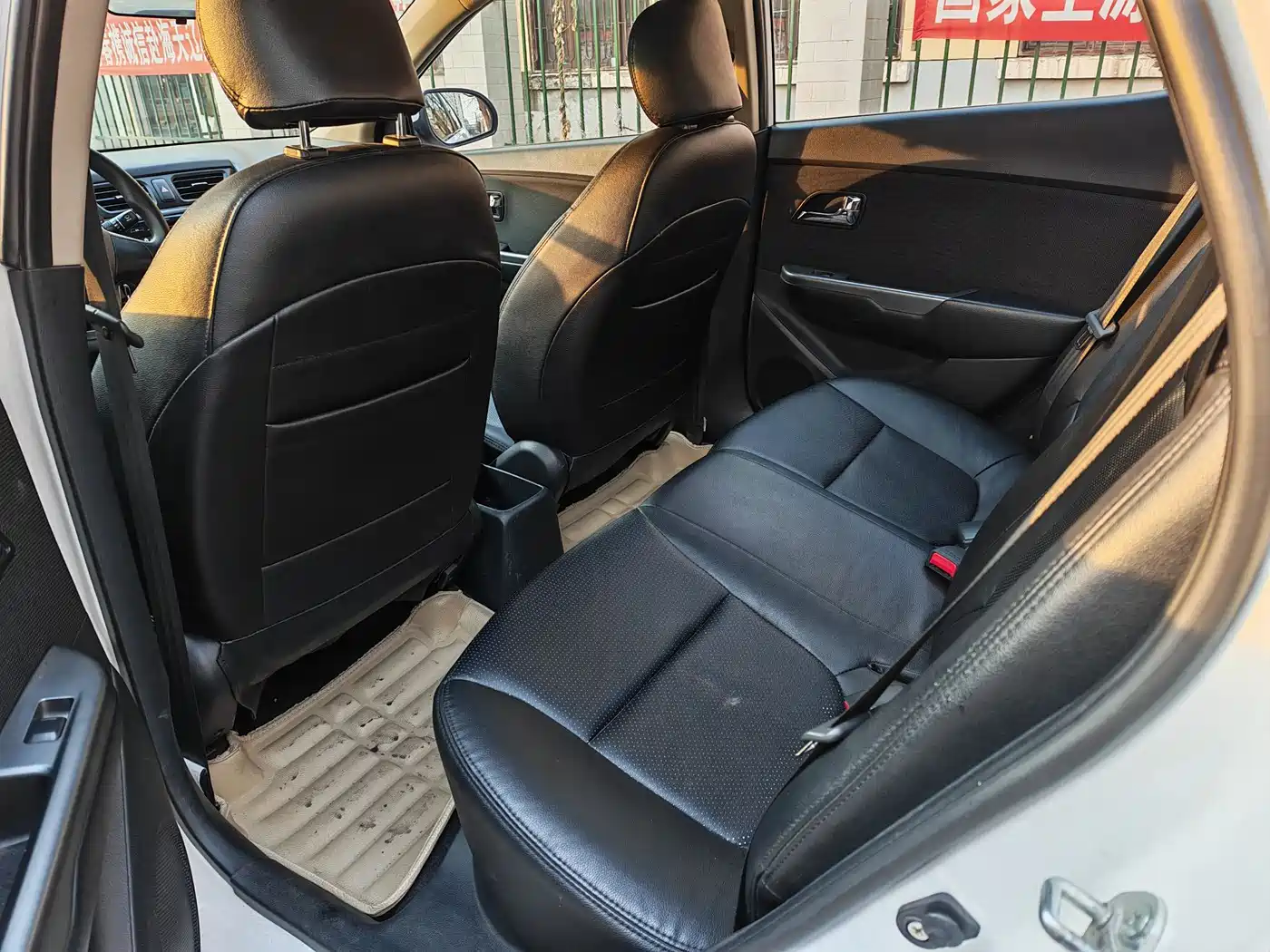 Kia K2 2012 Sedan 1.4L MT GLS Commemorative Edition фото 8