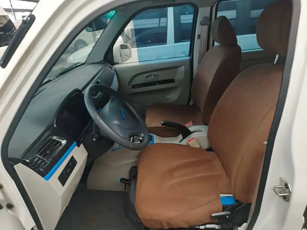 SRM Xinyuan Good Luck 2024 2023 Standard Passenger Vehicle