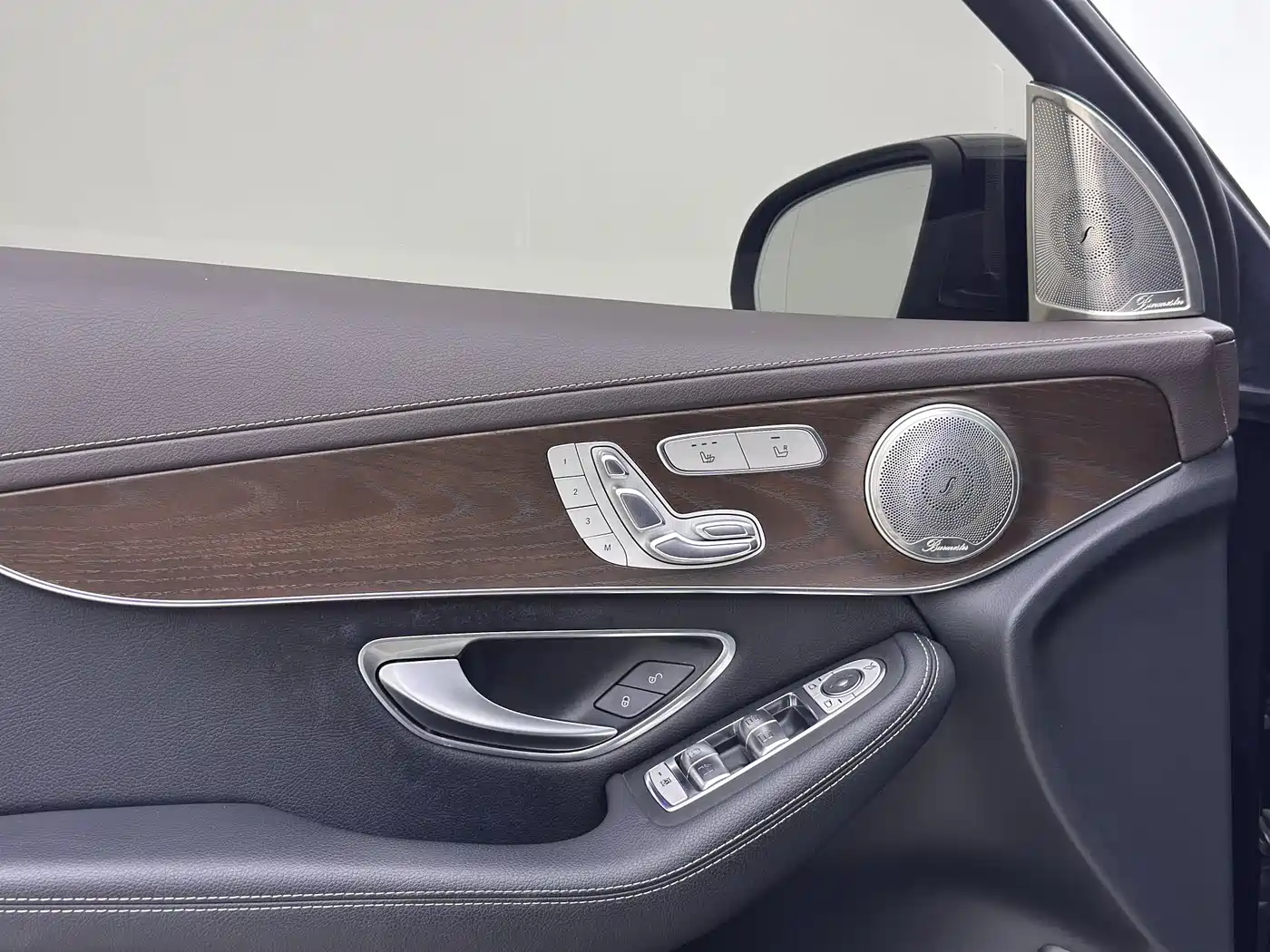 Mercedes-Benz GLC 2022 Facelift GLC 260 L 4MATIC Luxury Model фото 11