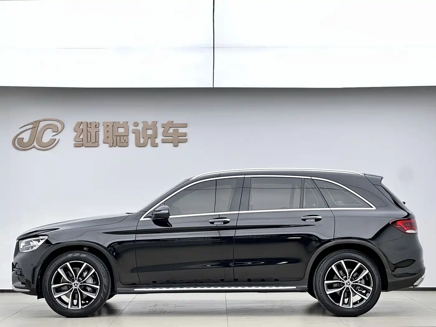 Mercedes-Benz GLC 2022 Facelift GLC 260 L 4MATIC Luxury Model фото 16