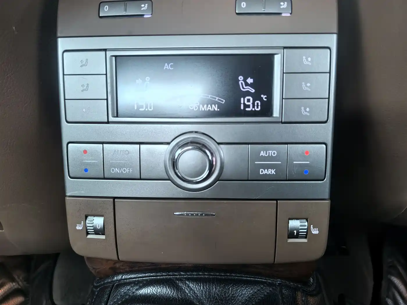Volkswagen Phaeton 2011 3.6L V6 5-Seater Extended Comfort фото 13