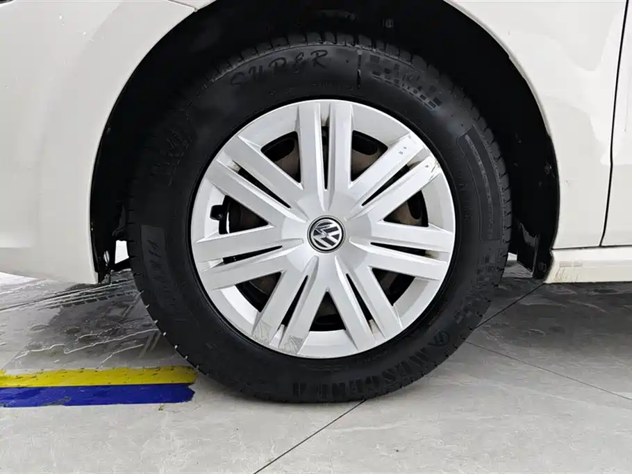 Volkswagen Polo 2014 1.4L Manual Trend Edition фото 6