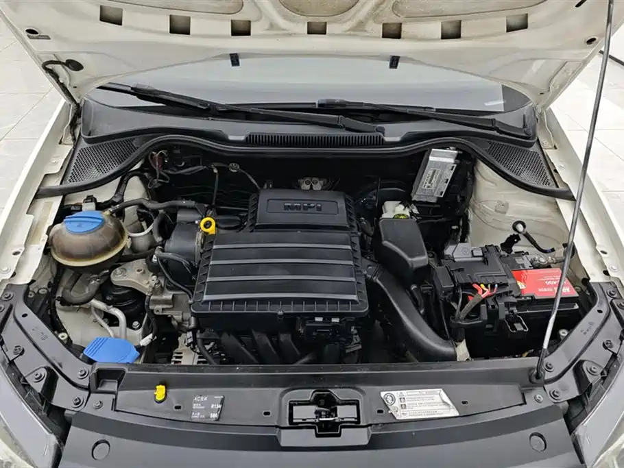 Volkswagen Polo 2014 1.4L Manual Trend Edition фото 10