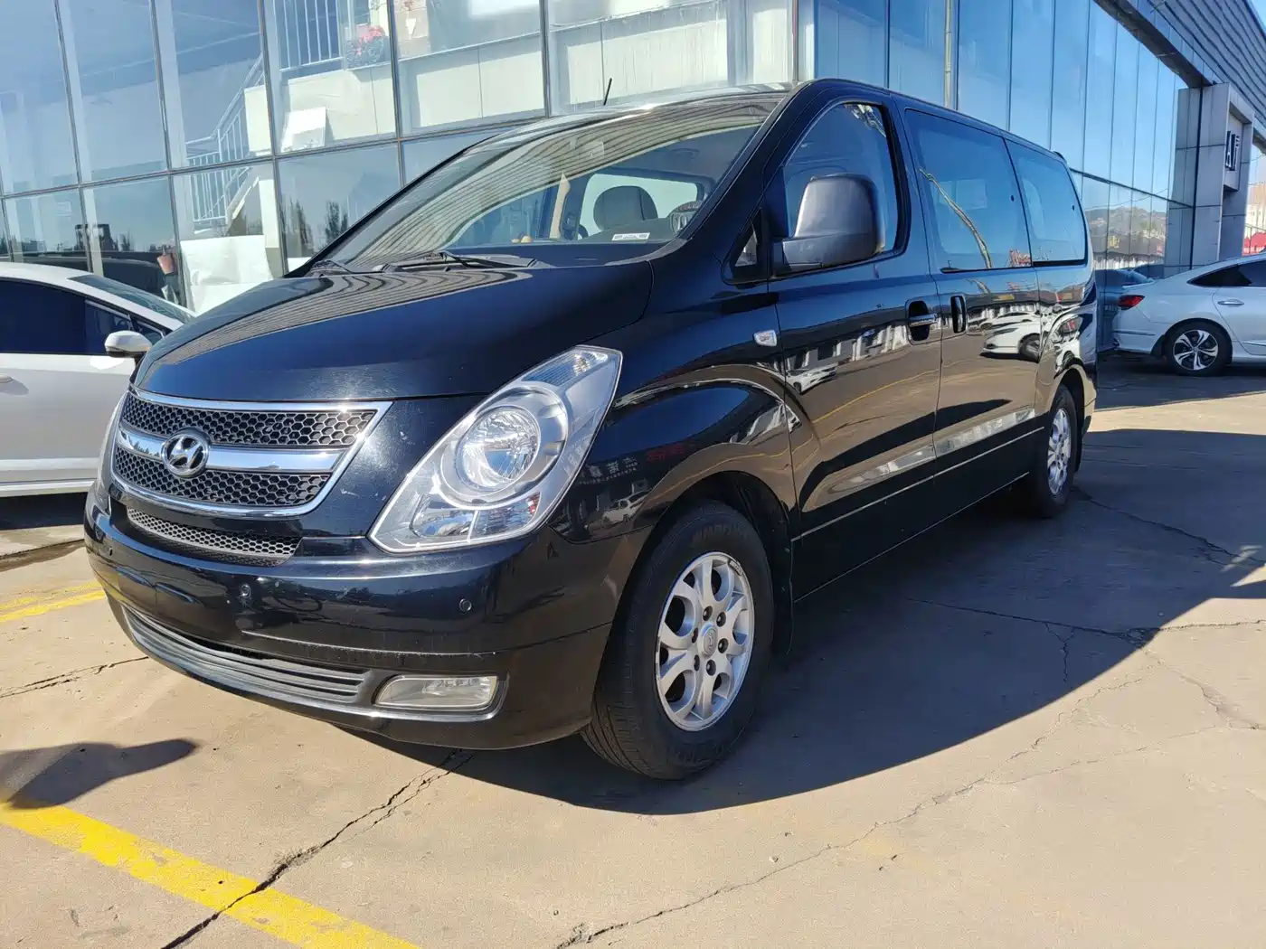 Hyundai H-1 Grand Starex 2014 2011 2.4L Luxury Edition