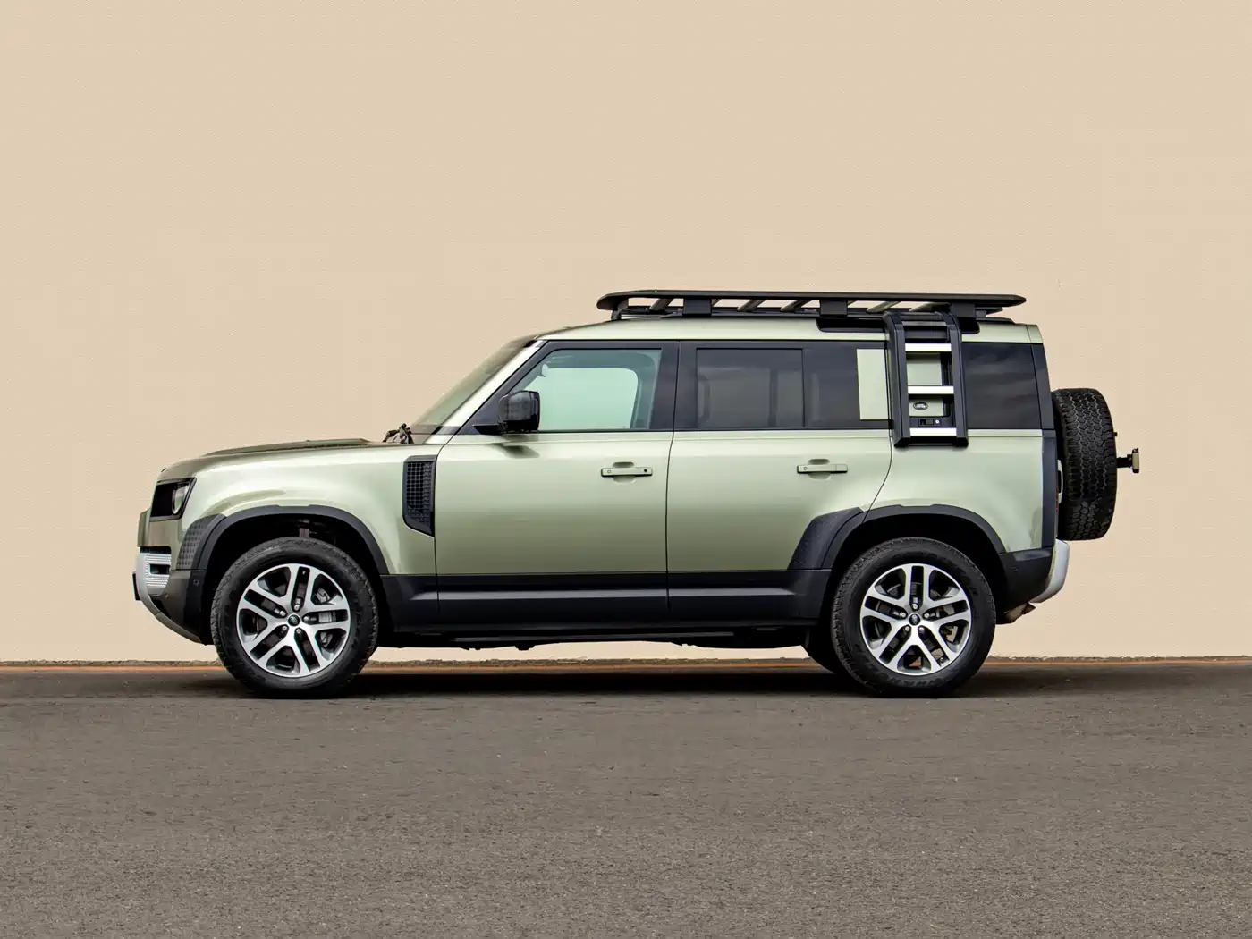 Land Rover Defender 2020 110 P400 Dark Special Edition фото 5