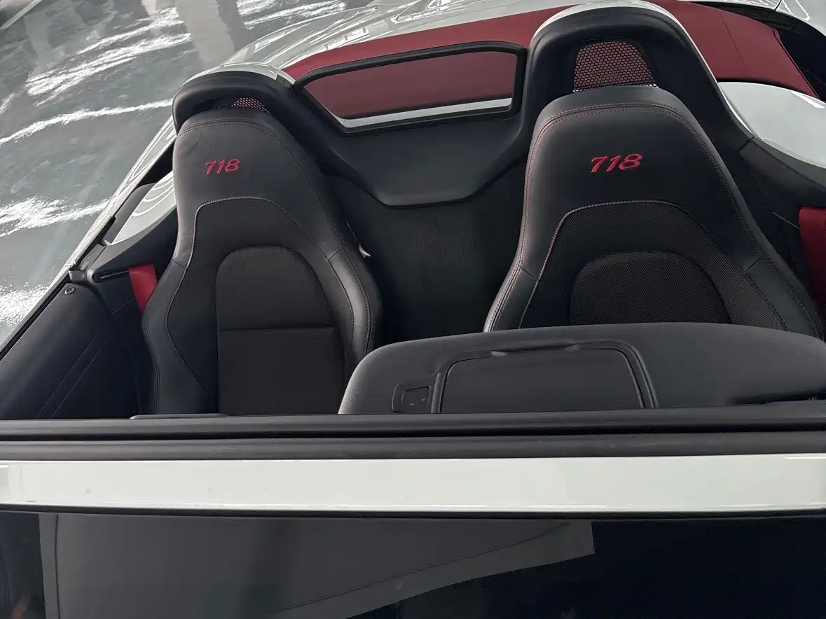 Photo 16 - Porsche 718