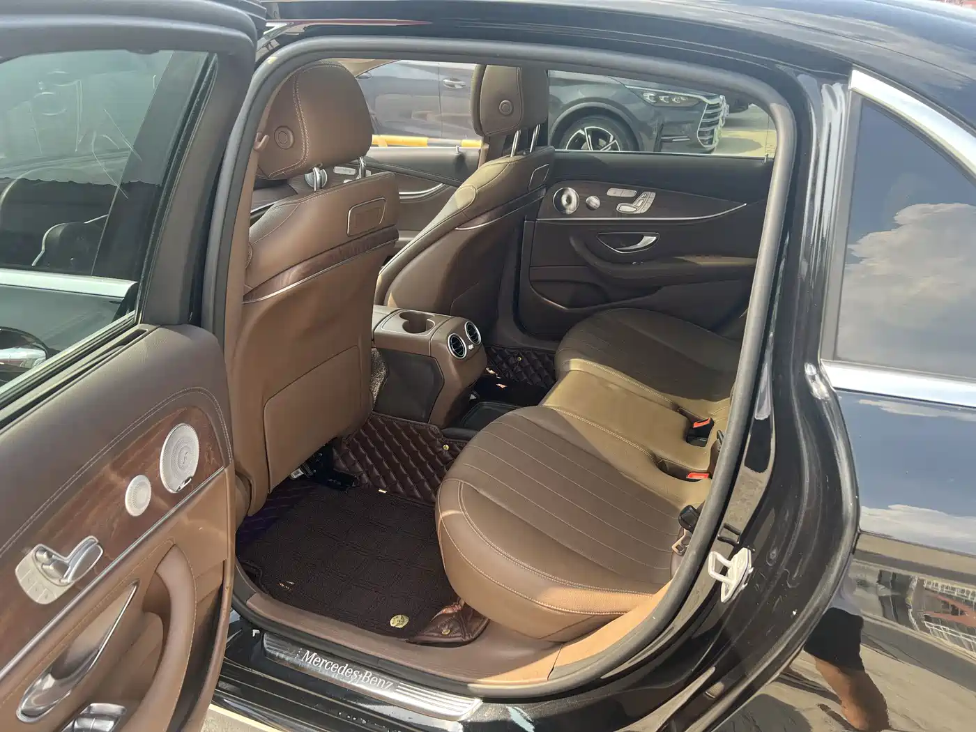 Photo 5 - Mercedes-Benz E-Class