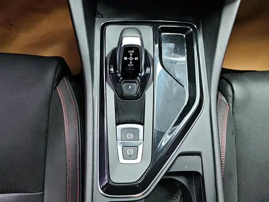Lynk & Co 02 2018 1.5T DCT 2WD Power Pro Edition China V фото 16