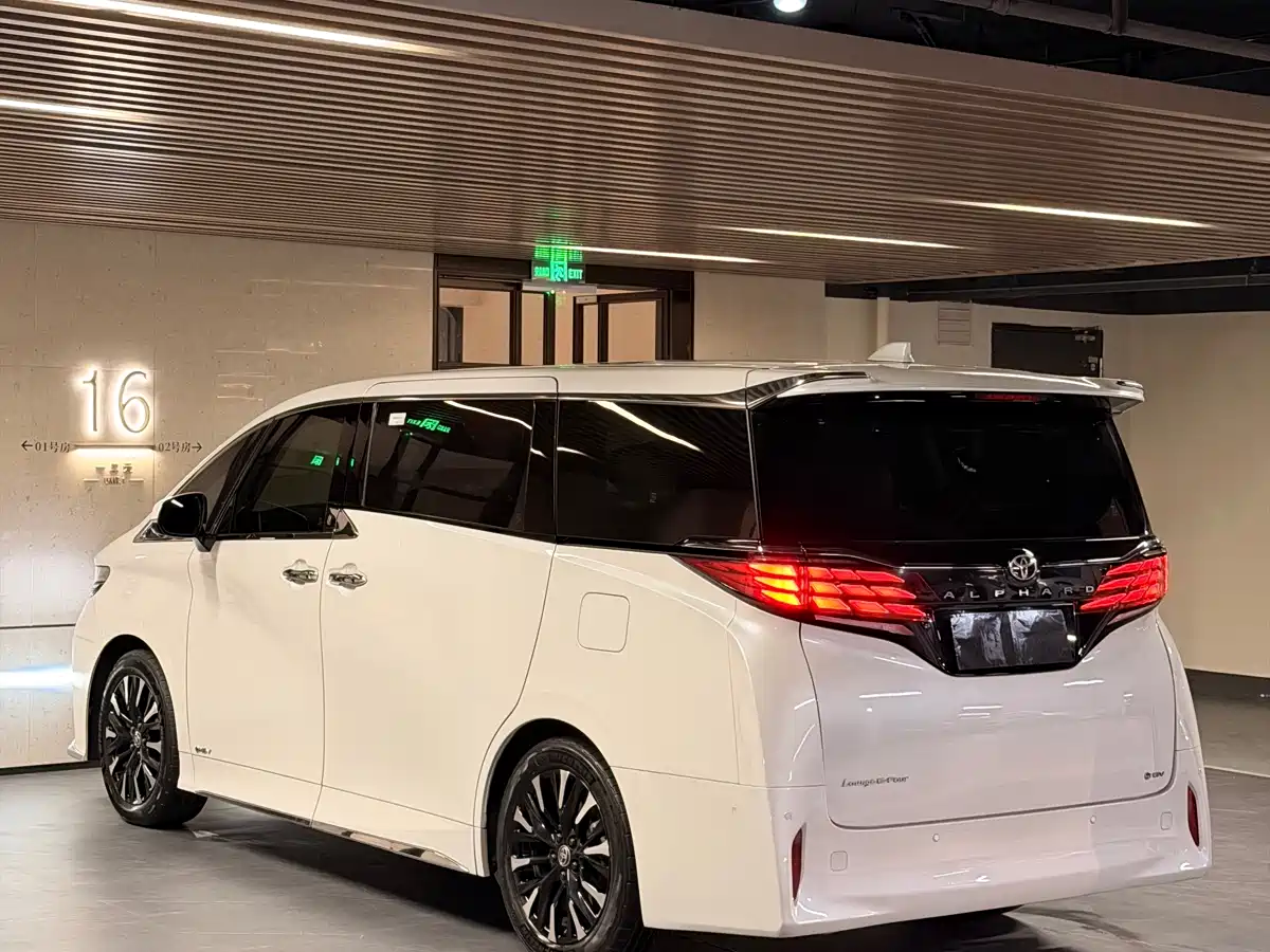 Toyota Alphard 2024 Hybrid 2.5L Ultimate Enjoyment Edition фото 8
