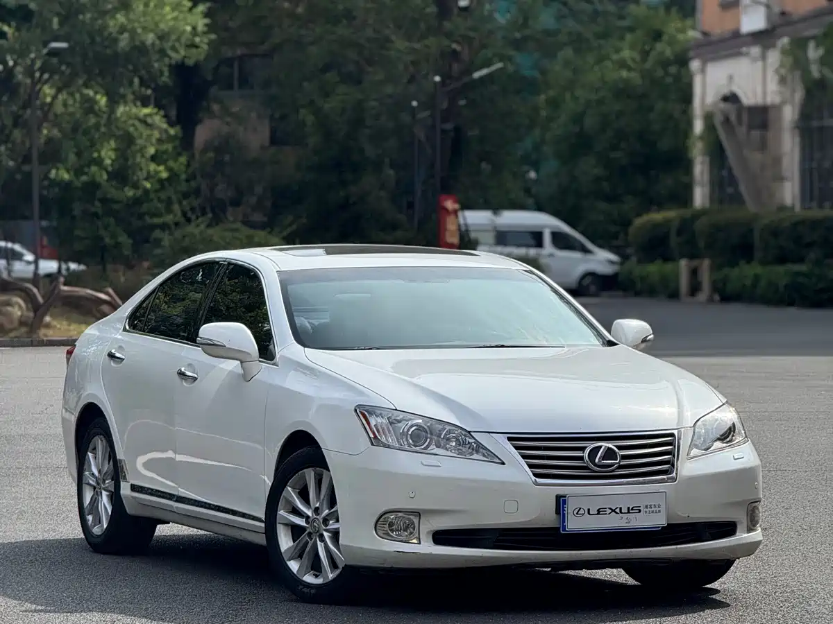 Lexus ES 2010 240 Elegance Edition фото 2