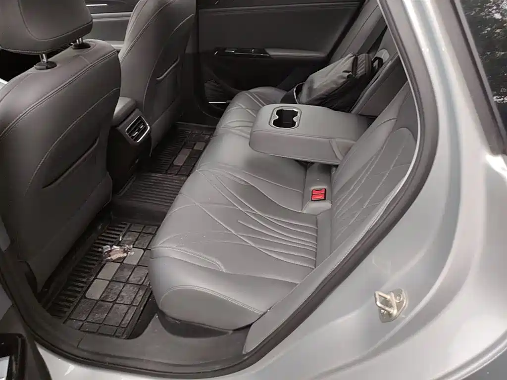 Geely Galaxy Galaxy L6 2025 EM-i 140km Starship Edition фото 24