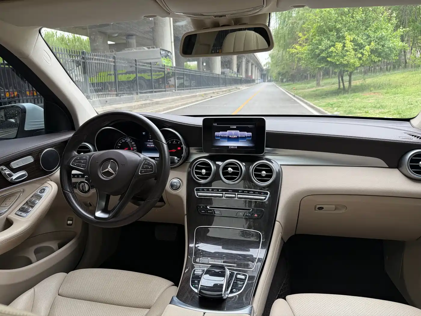 Mercedes-Benz GLC 2016 GLC 260 4MATIC Luxury фото 7