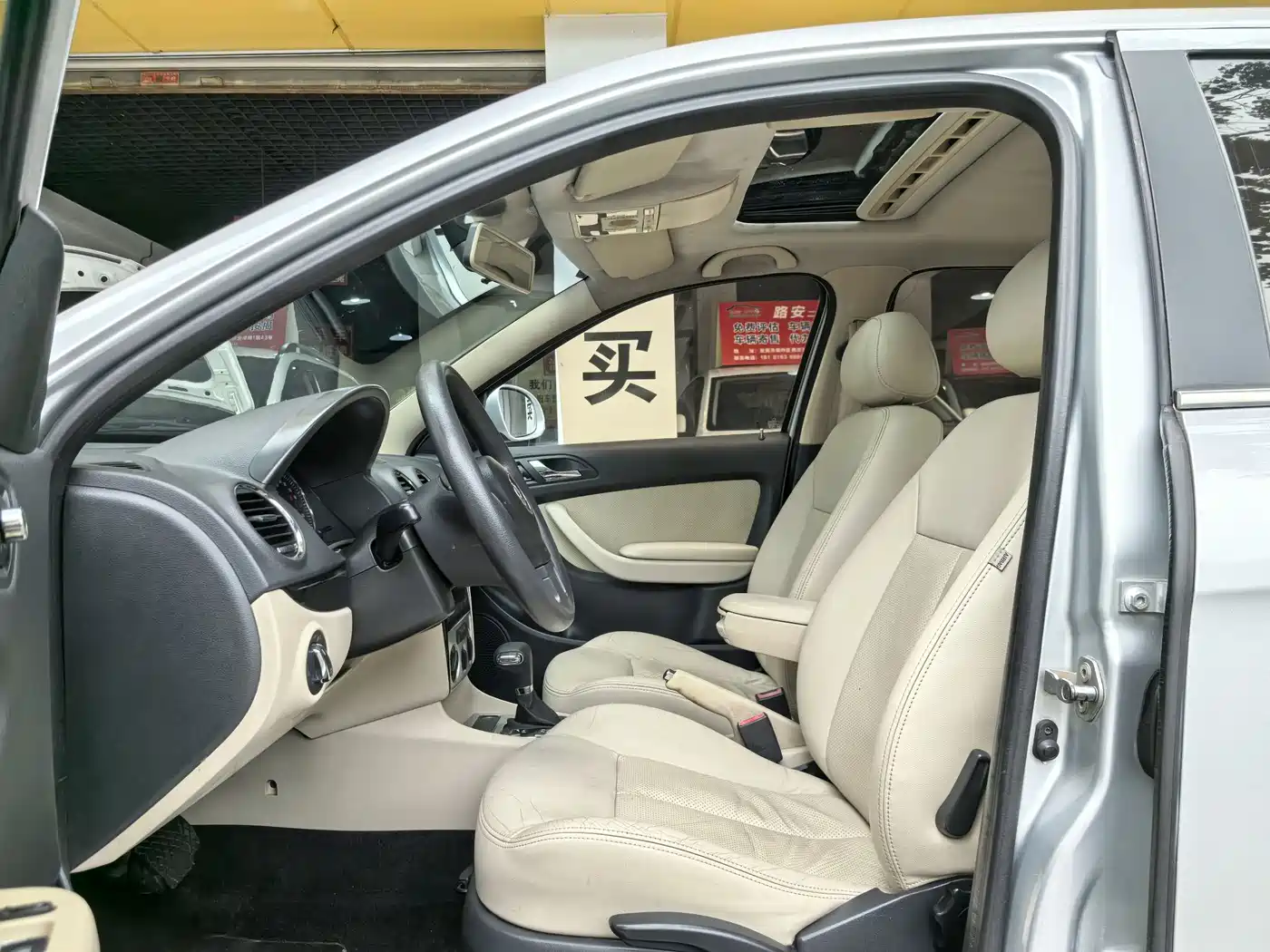 Volkswagen Lavida 2011 1.6L Automatic Pinya Edition фото 10