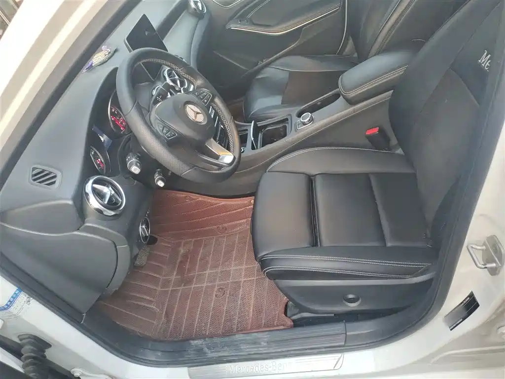 Mercedes-Benz GLA 2017 GLA 200 Dynamic фото 15