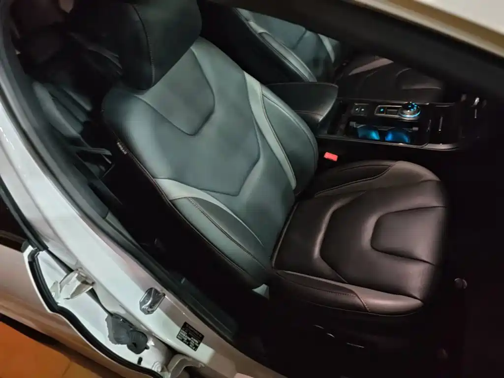 Фото 25 - Ford Edge