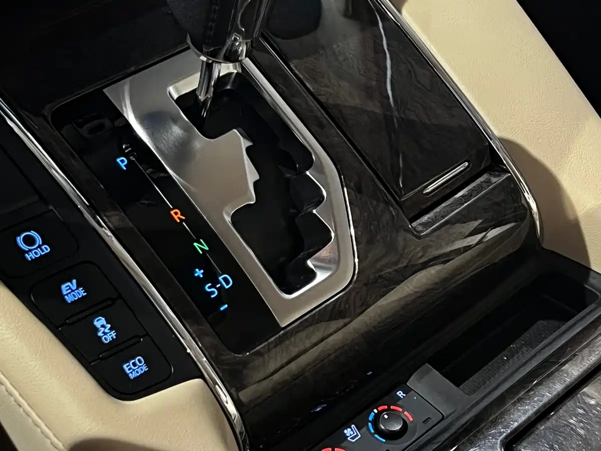 Toyota Vellfire 2021 Crown Hybrid 2.5L HV Premium Edition фото 11