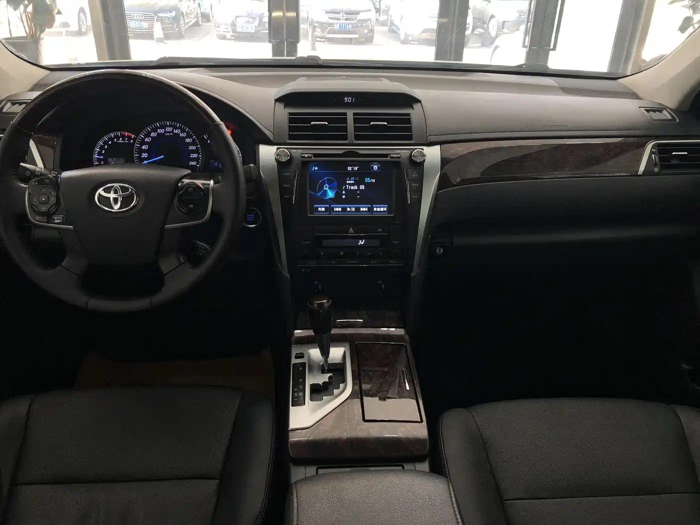 Toyota Camry 2015 2.5G Luxury Navigation Edition фото 17