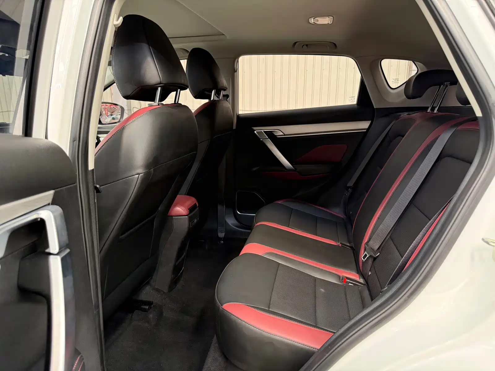 Фото 8 - Geely Coolray