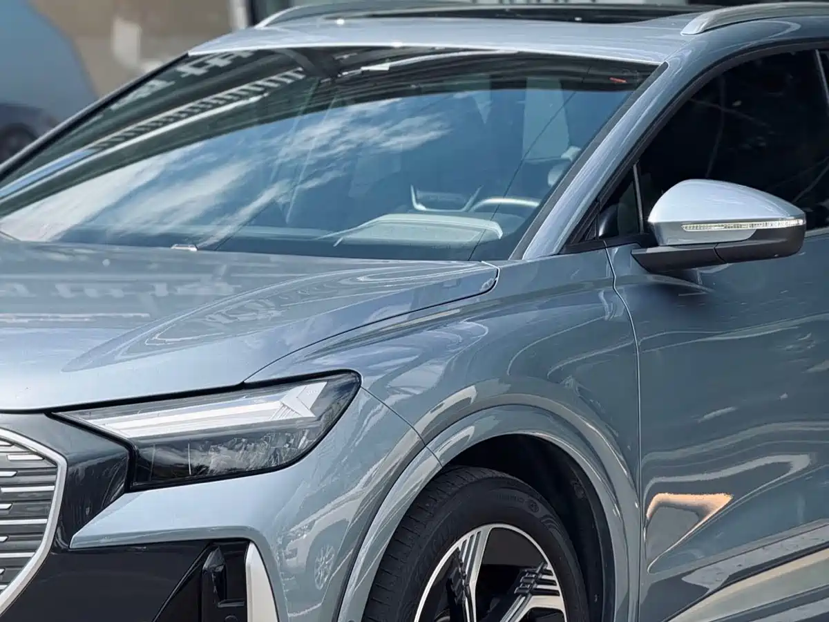 AUDI Q4 E TRON