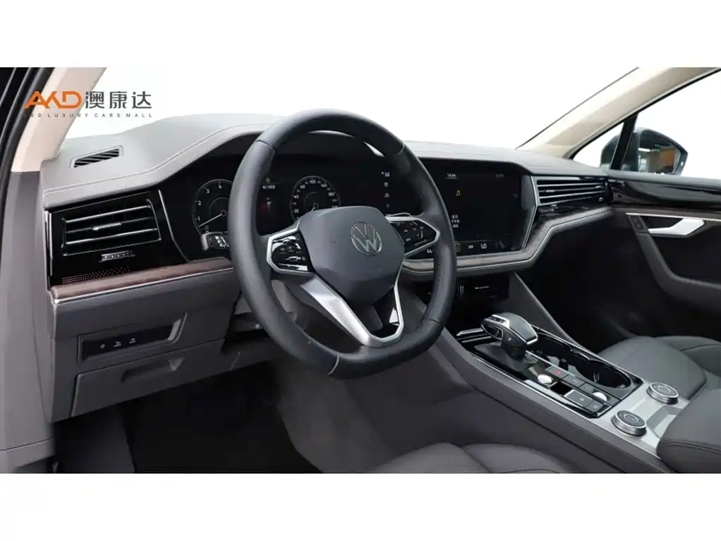Volkswagen Touareg 2021 3.0TSI Sharp Edition with Gloss Black Sports Package фото 6
