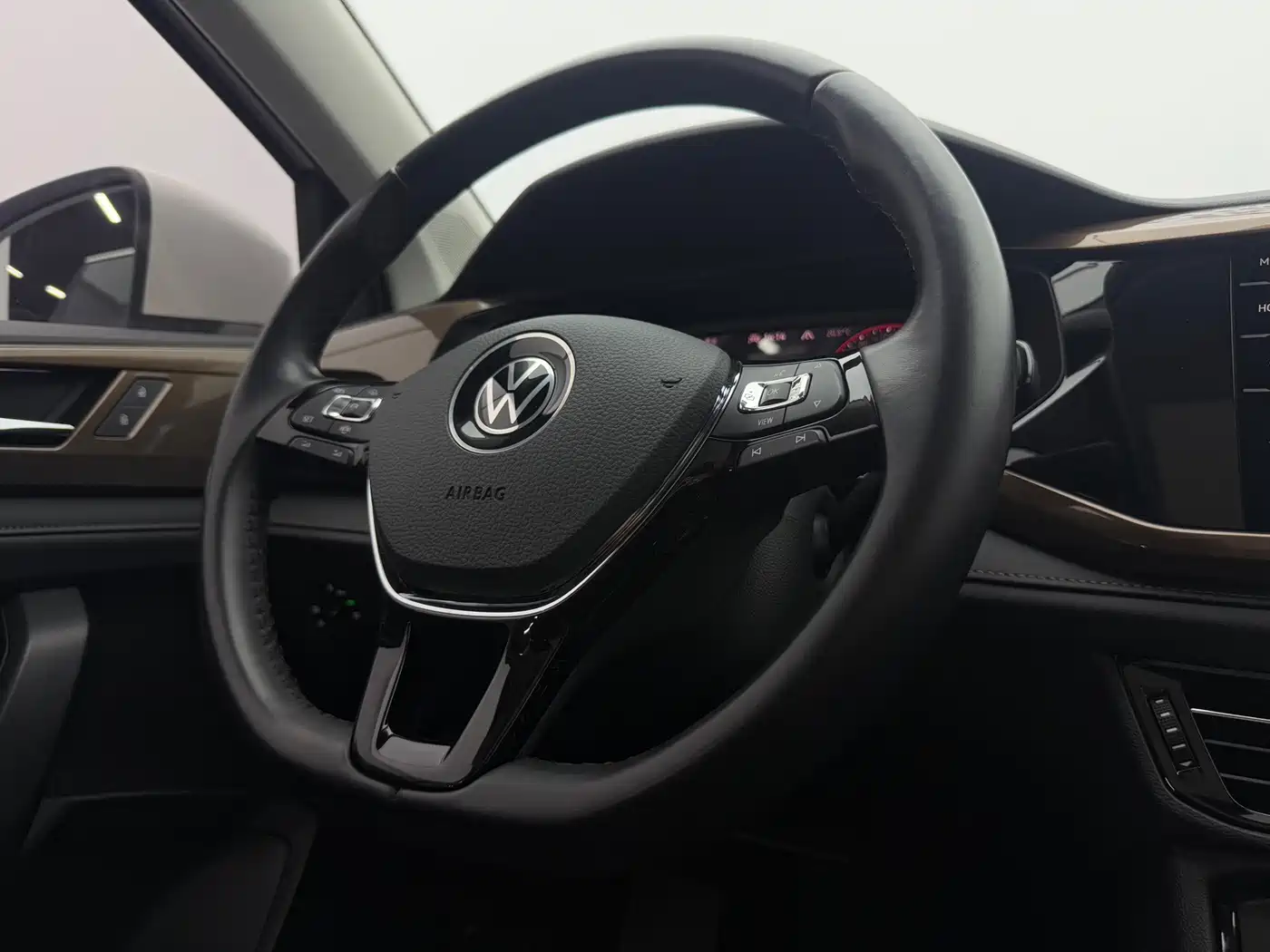 Volkswagen Tharu, миниатюра 12