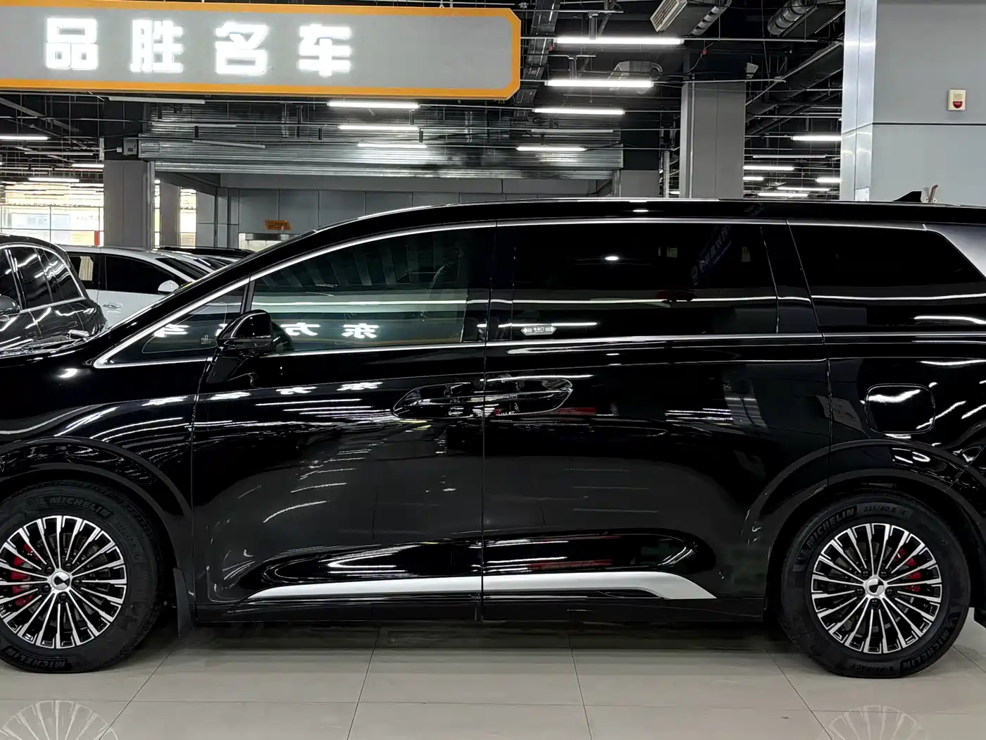 Denza D9 2024 DM-i 980 AWD Prestige фото 4