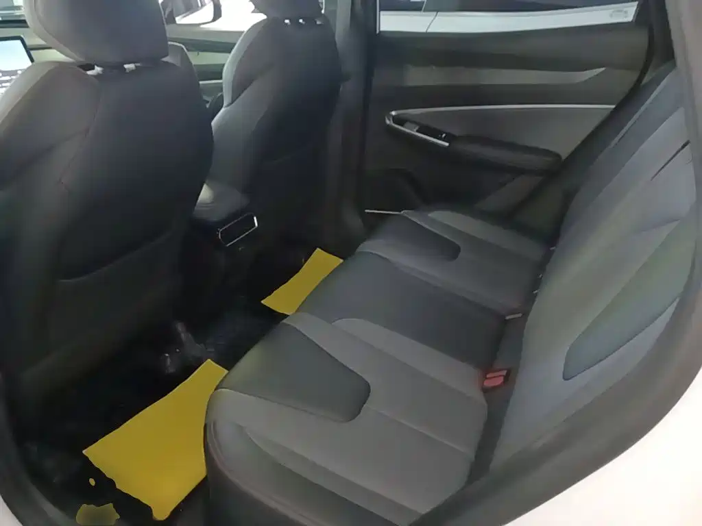 Photo 17 - Geely Atlas