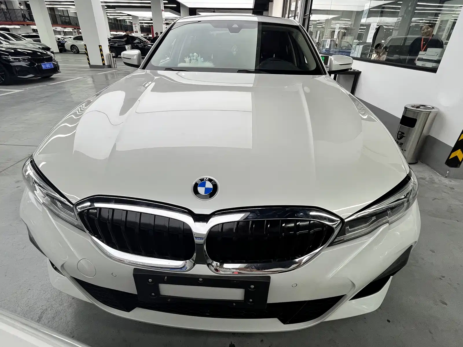Photo 2 - BMW 3 Series