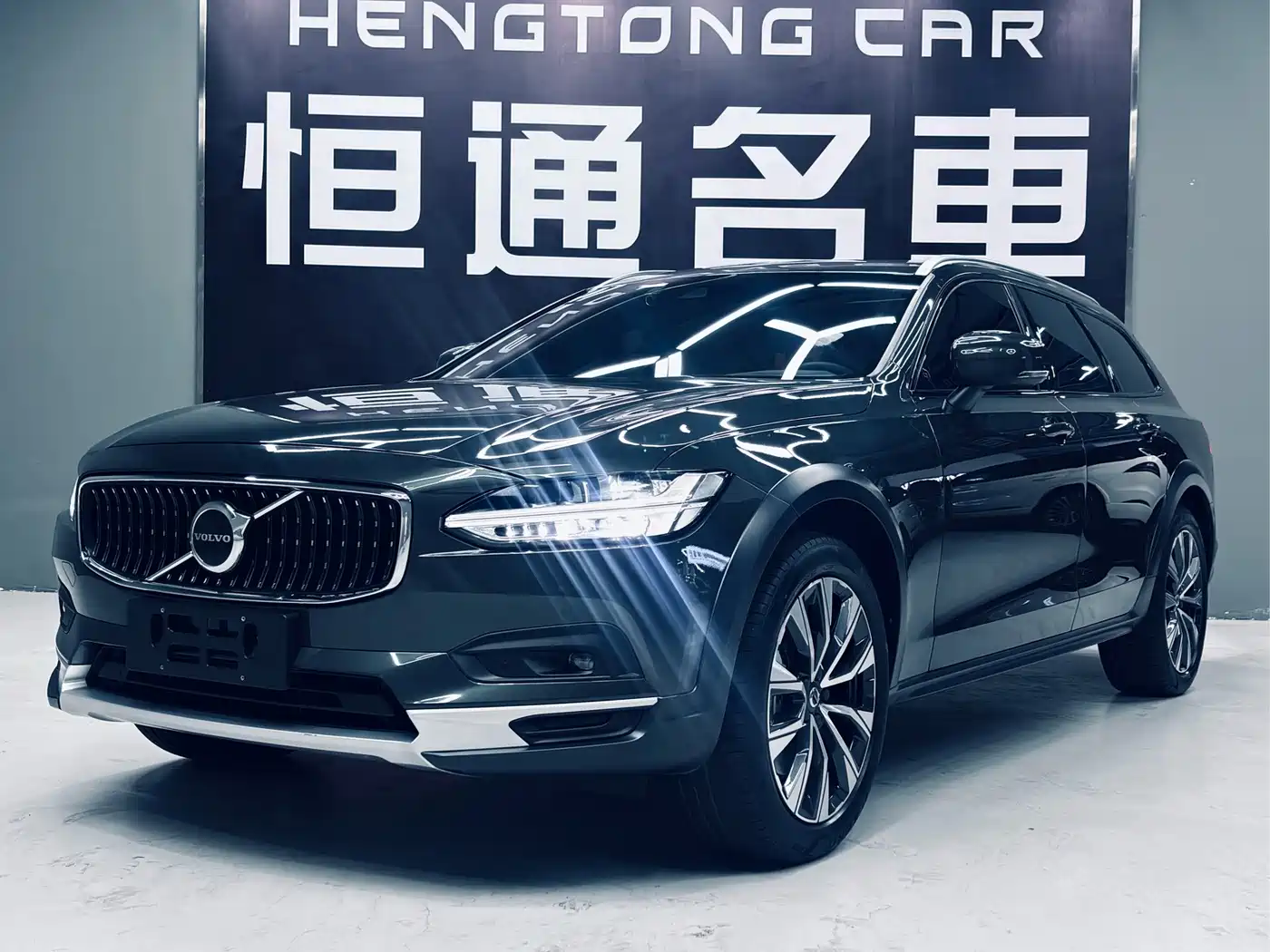 Volvo V90 2021 Model Cross Country B5 AWD Premium Smart Edition