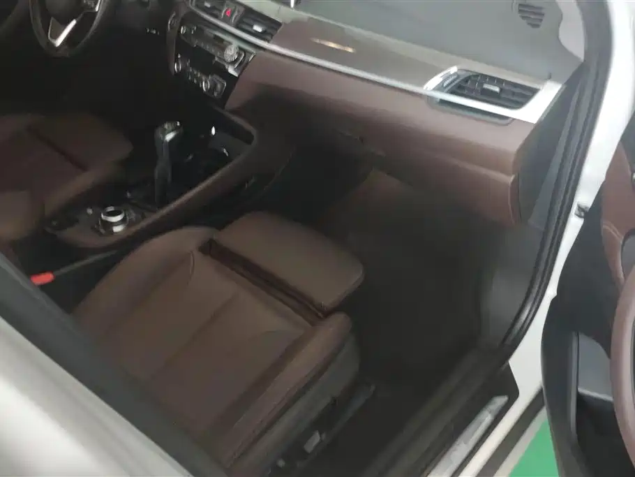 BMW X1 2018 xDrive20Li Premium Model фото 8