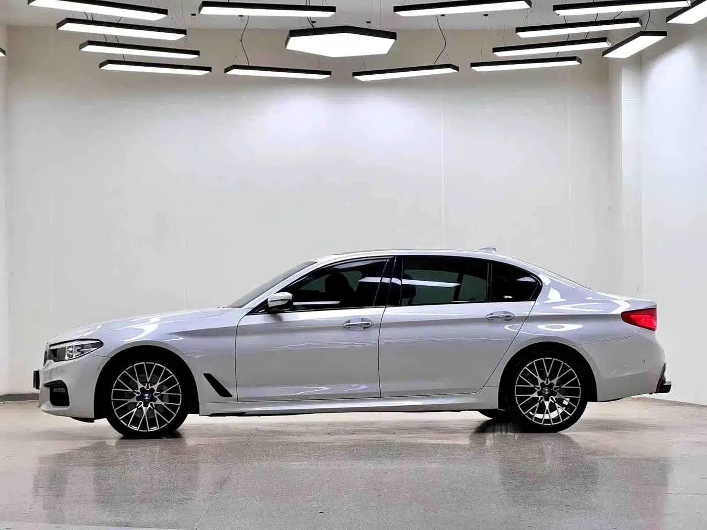 BMW 5 Series 2018 Facelift 530Li Exclusive M Sport Package фото 4