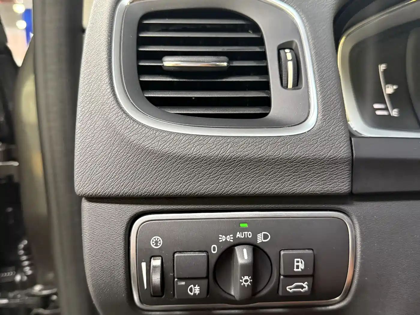 Фото 17 - Volvo S60
