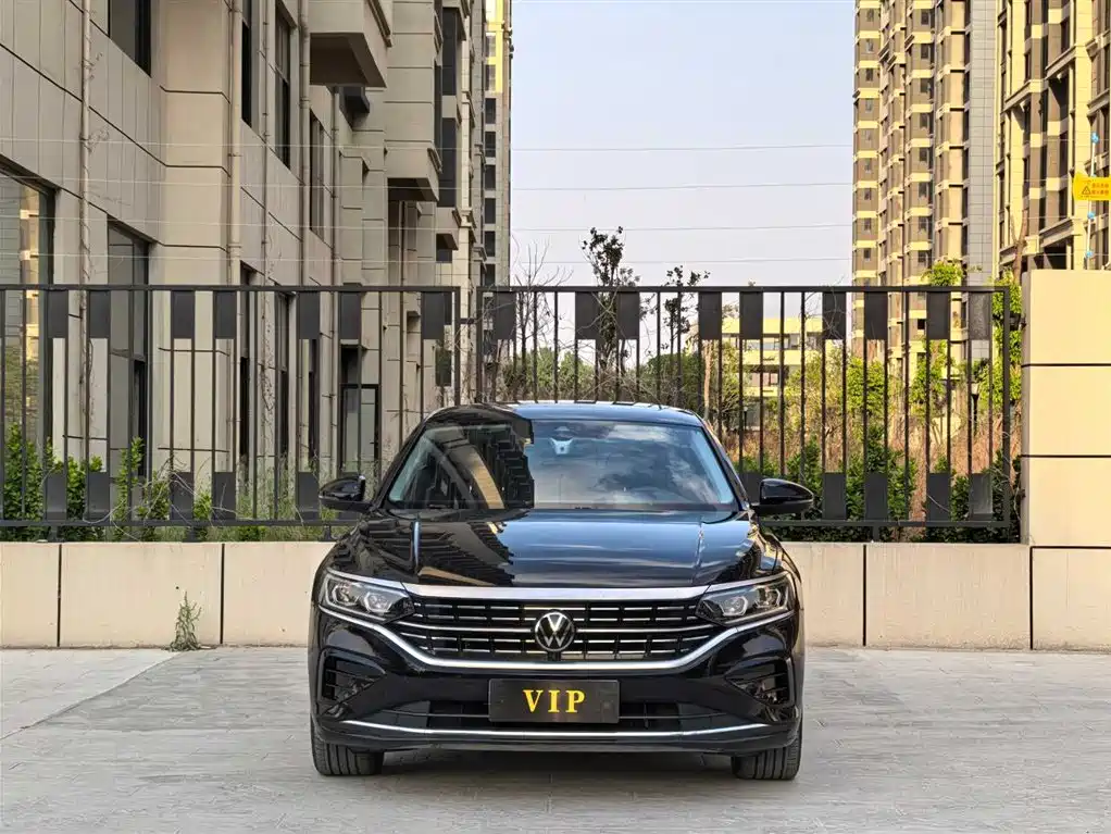 Volkswagen Passat 2024 380TSI Starlight Luxury Edition фото 9