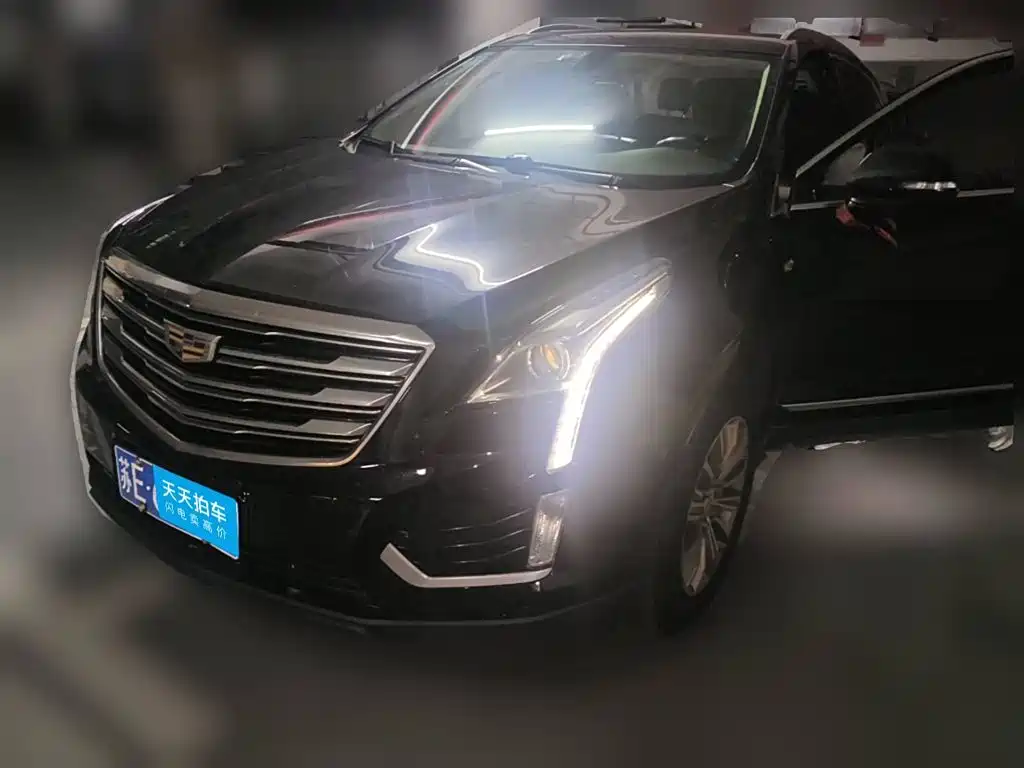 Фото 1 - Cadillac XT5