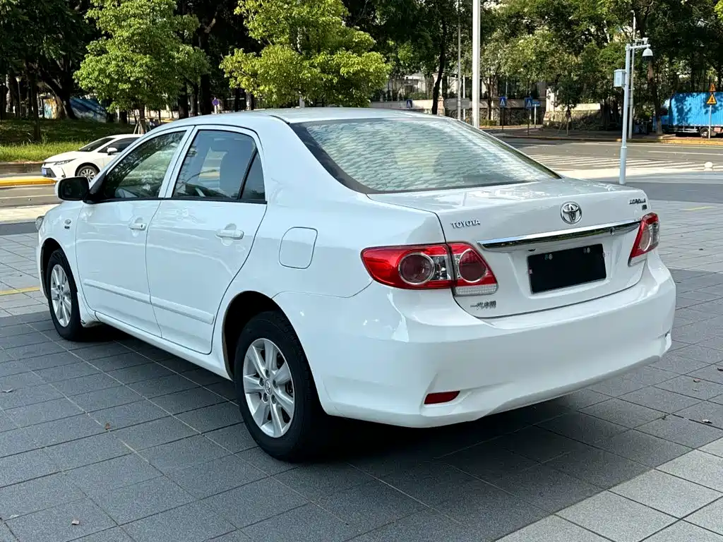 Photo 6 - Toyota Corolla