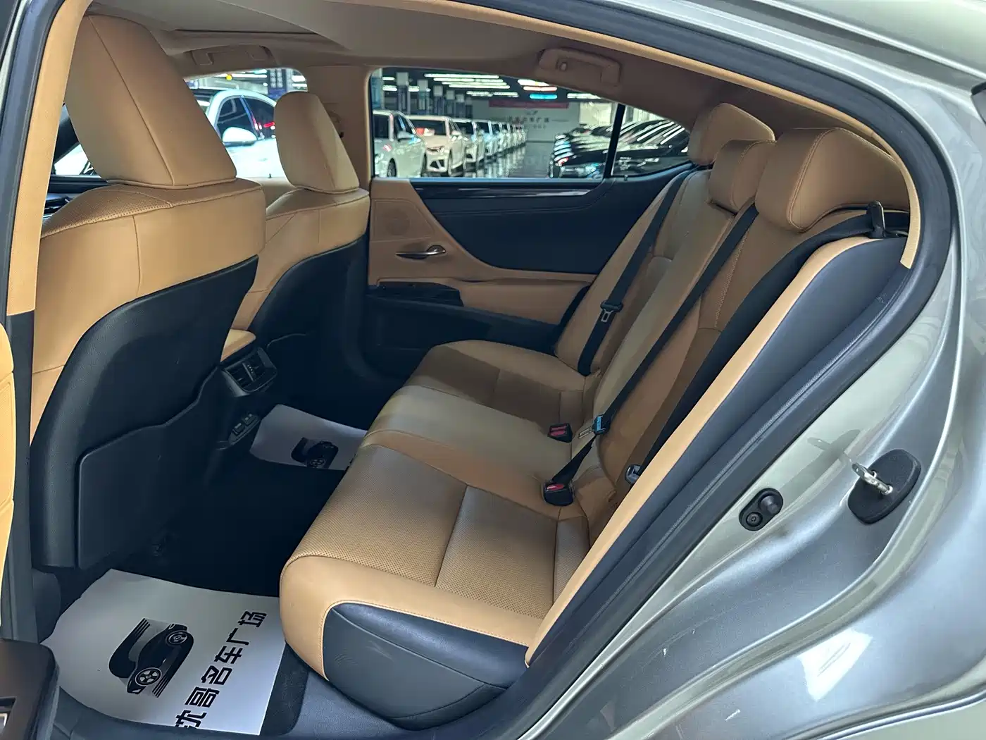 Фото 5 - Lexus ES