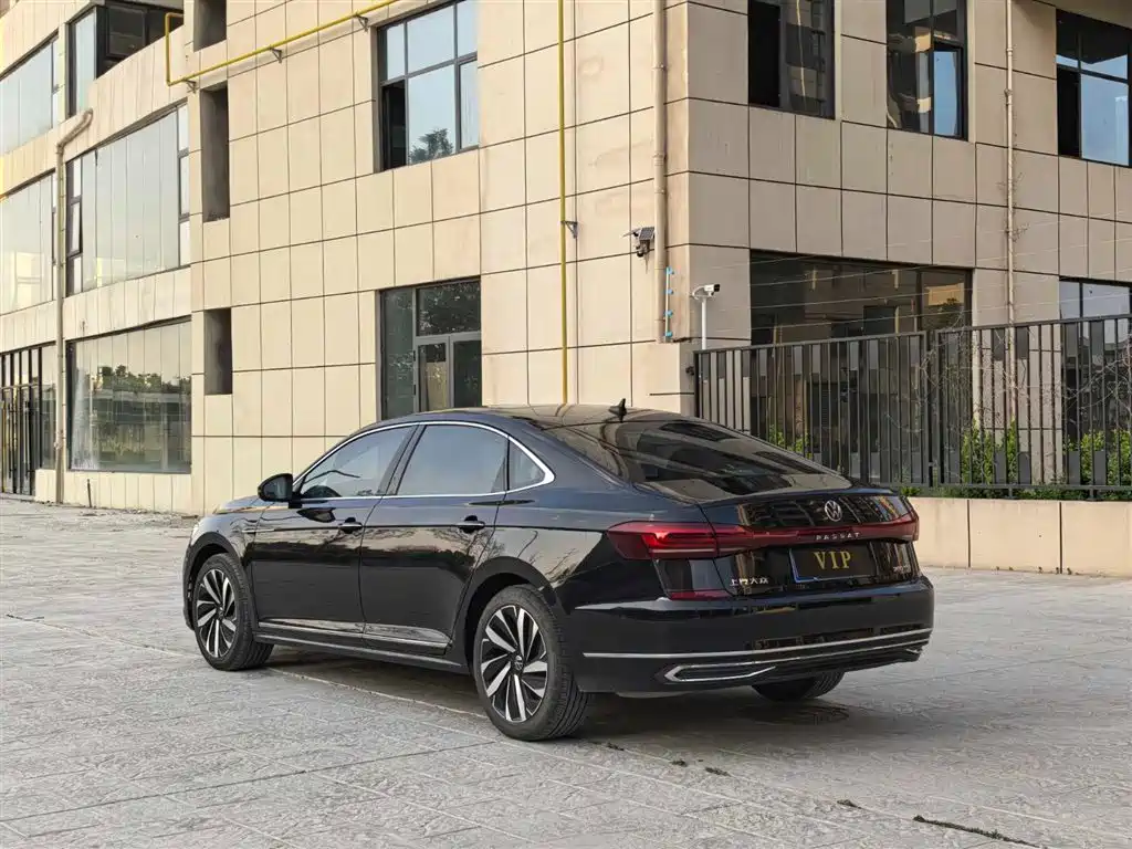 Volkswagen Passat 2024 380TSI Starlight Luxury Edition фото 6