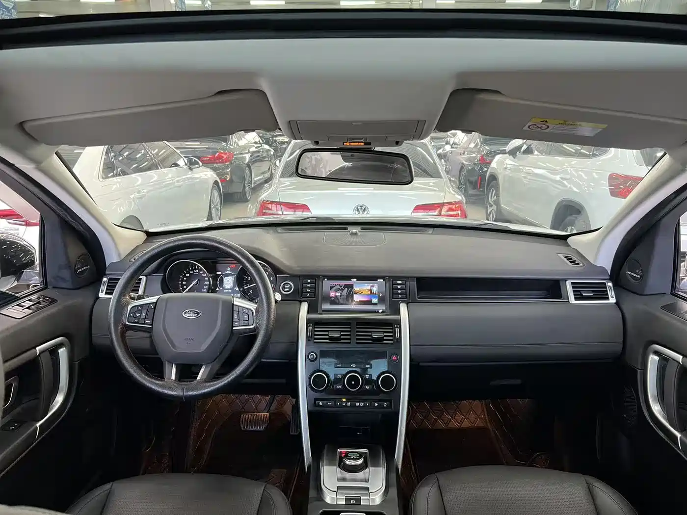 Land Rover Discovery Sport 2018 240PS SE Edition фото 5