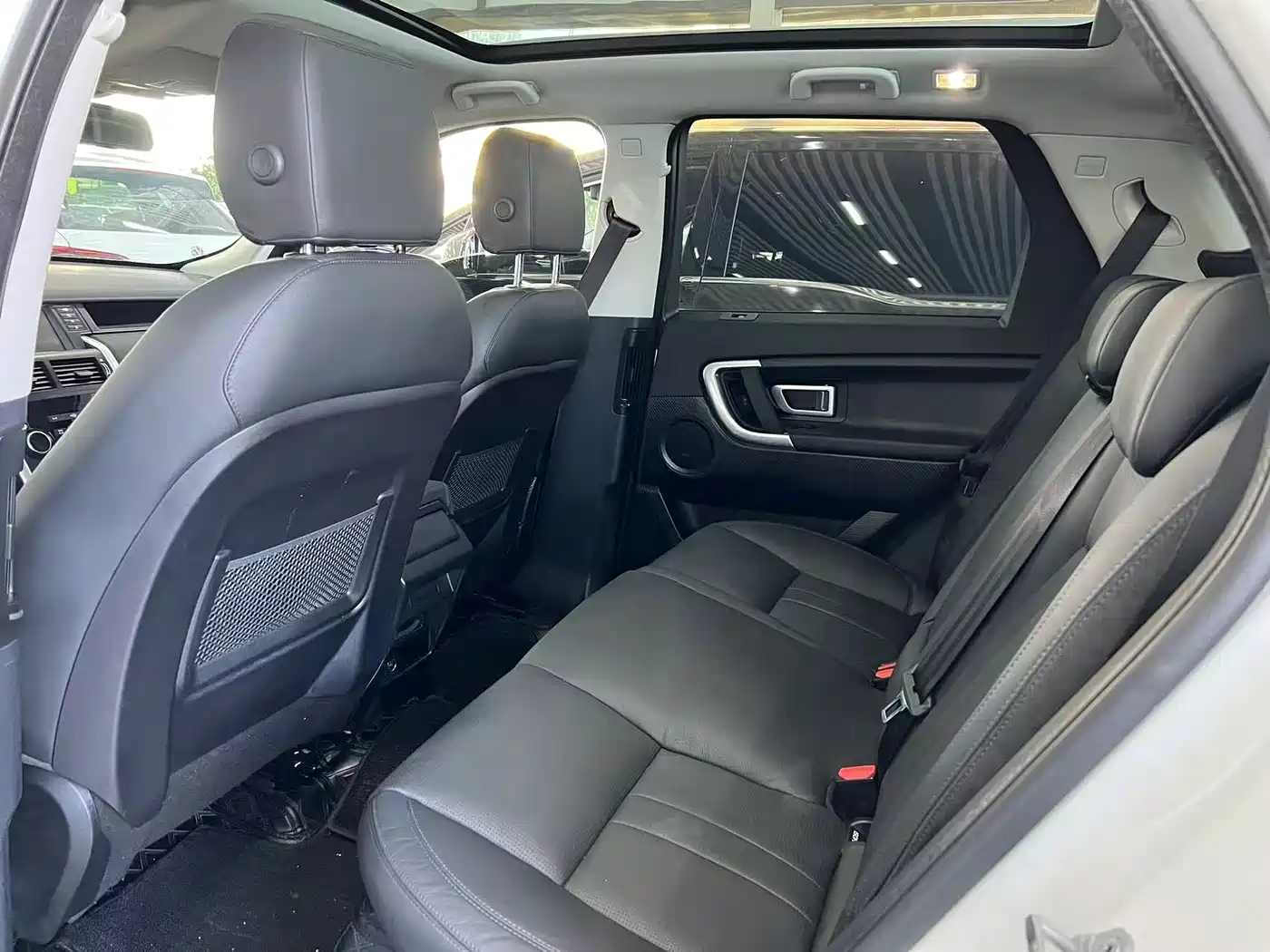 Land Rover Discovery Sport 2018 240PS SE Edition фото 6